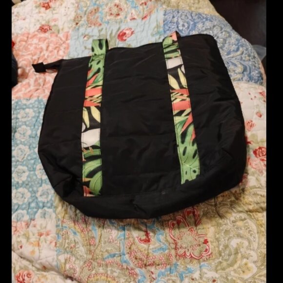 Emma & Chloe Black Tropical Quilted Zip Up Tote Bag - Picture 4 of 10